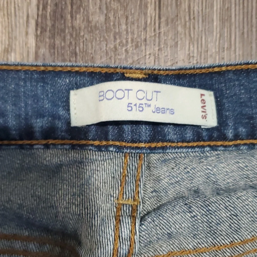 Levi 515 boot cut womens size 12M Blue Jeans Casual Medium Wash Distressed - Picture 2 of 12